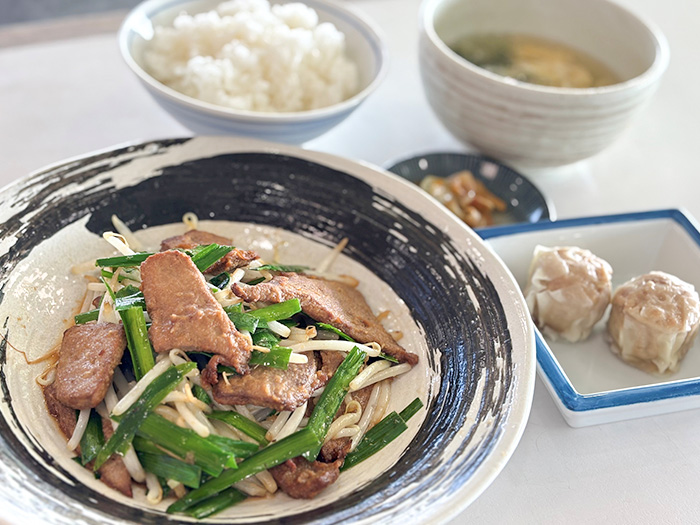 ニラレバ定食