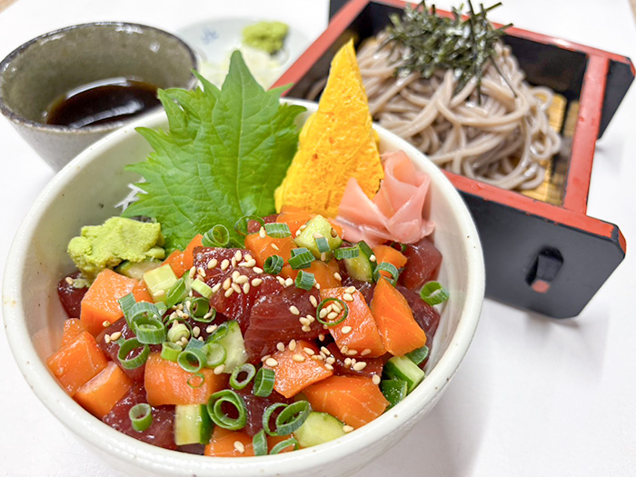 まぐろとサーモンの漬け丼
